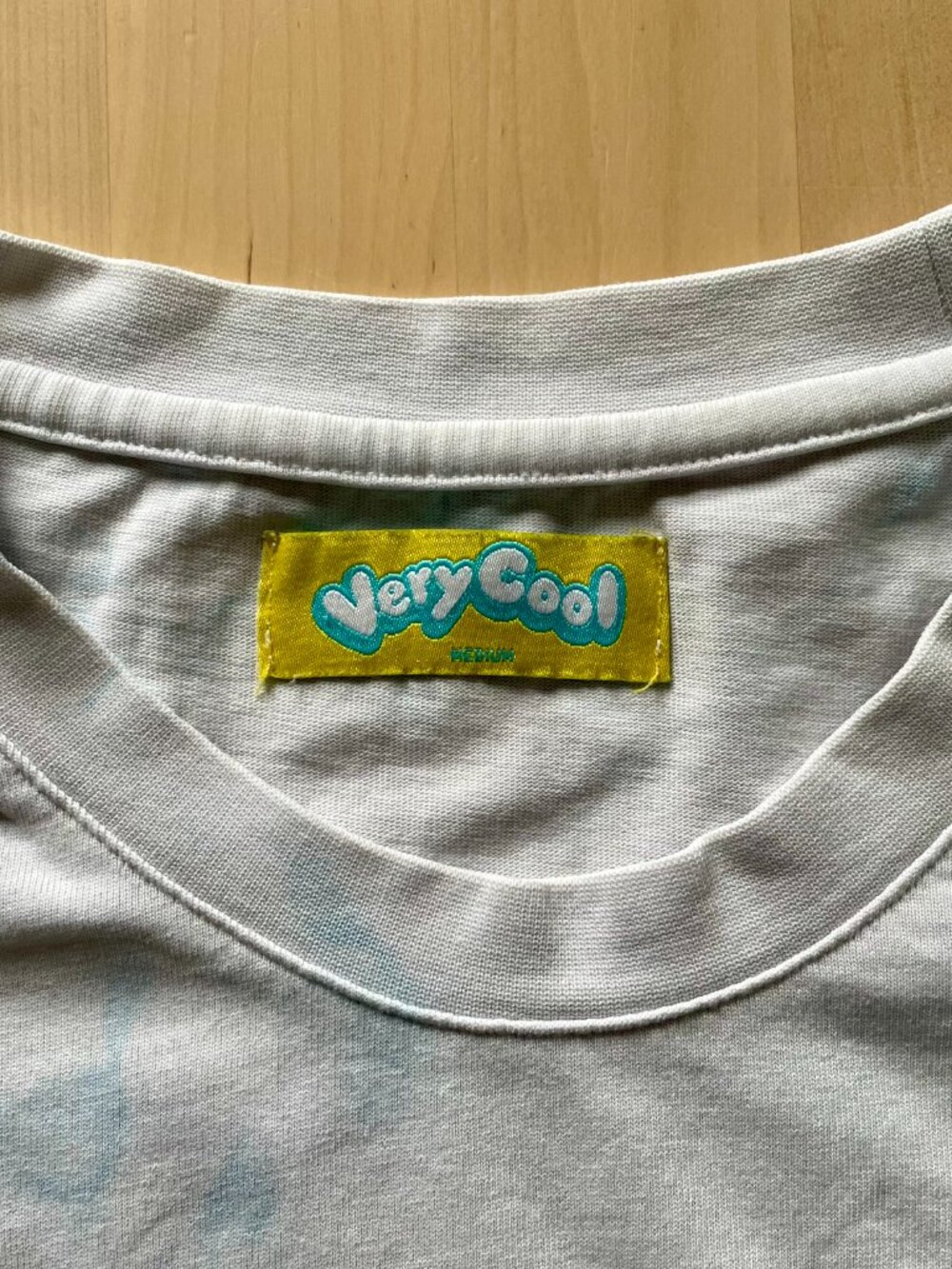 Cool Shirtz Very Cool Micro Plastics Graphic T-Shirt size Medium Cold Ones - Picture 3 of 8